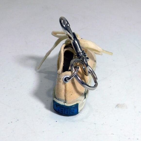 Vintage Keds Right Shoe Keychain White Beige 4 Inch - Picture 3 of 6
